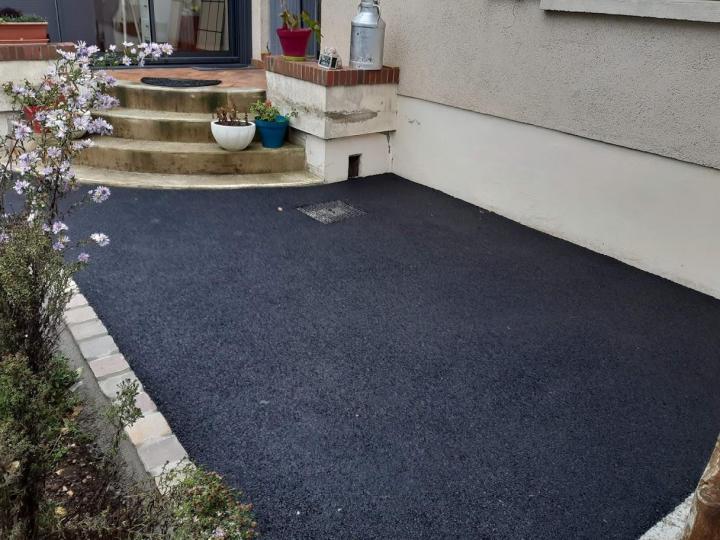 Enrobé noir à L'Aigle