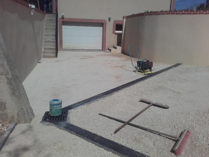 Revêtements de qualité pour une voirie durable et esthétique.