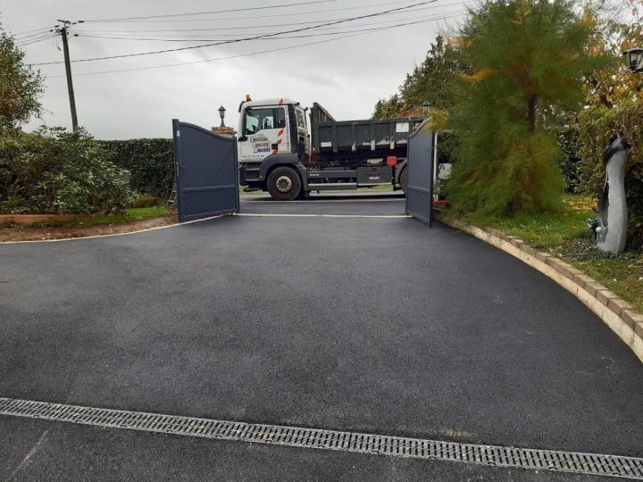 Revêtement de chaussée à L'Aigle